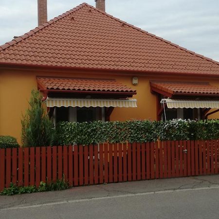 Kéri Vendégház Mosonmagyaróvár Exterior foto